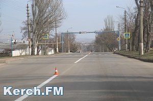 В Керчи на Чкалова наносят дорожную разметку