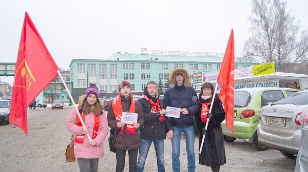 Коммунистическая молодежь продолжает свою активную агитационно-пропагандистскую работу в Удмуртии