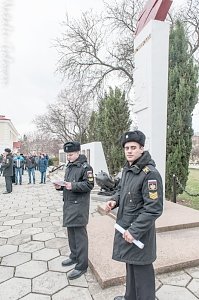 В севастопольском училище имени Нахимова гостям показывали пушки, акваланги и горящие мины