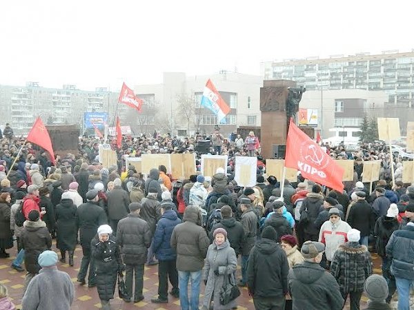 Коммунисты провели митинг против точечной застройки и плохих дорог в Самаре