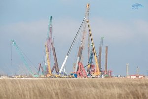 Со стороны Тамани начали забивать сваи основного Керченского моста