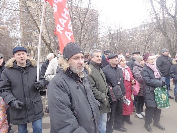 Московские коммунисты и жители района Аэропорт защищают кинотеатр "Баку" от сноса