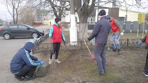 Комсомольцы Белгородского района выходят на субботники