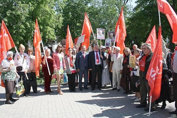 Слава советскому народу-победителю! Акция воронежских коммунистов