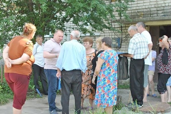 Волгоградская область. В Михайловском районе депутат Госдумы Николай Паршин встретился с медиками и воспитанниками бывшей школы-интерната им. Н.К.Крупской