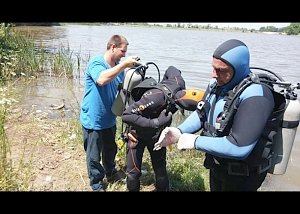 Водолазы подняли со дна Грушевского водохранилища вещественные доказательства по уголовному делу