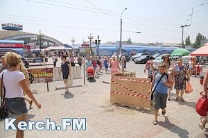 В Керчи на автовокзале разрушен тротуар из-за аварии электрокабеля