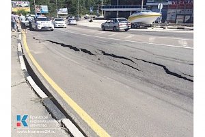 На дороге в Ялте произошёл оползень, для грузовиков проезд закрыт