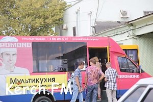 В Керчи в автобусном парке сотрудники ГИБДД проверяют маршрутки