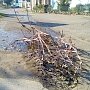 В Керчи из разрытой водоканалом ямы вновь течет питьевая вода