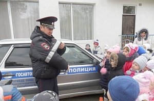 В рамках Недели безопасности дорожного движения сотрудники ГИБДД провели в Красногвардейском районе профилактические мероприятия