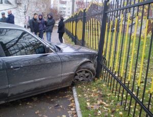 Автомобилистов Симферополя привлекут к восстановлению ограждений на остановках и перекрёстках