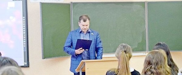 Татарстан. Первый секретарь Казанского горкома КПРФ Алексей Серов провёл открытый урок