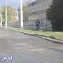 В Керчи яма на Адмиралтейском становится все глубже