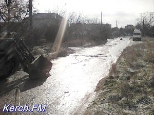 В Керчи водоканал поменял трубу, из которой два месяца текла вода