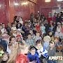 Тобольск. Посёлок Сумкино. Депутат-коммунист Юрий Юхневич организовал детский новогодний утренник с Дедом Морозом и Снегурочкой