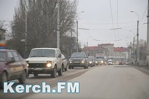 В центре Керчи – авария с учебным автомобилем. Движение затруднено