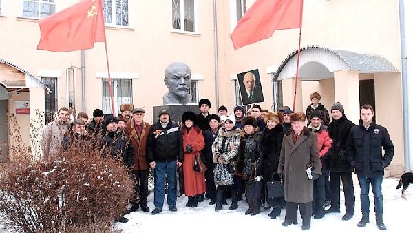 В ЛНР почтили память В.И. Ленина