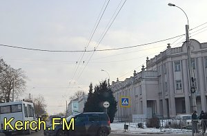 В Керчи напротив больницы водников произошло ДТП