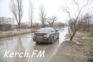 «Лежачий полицейский» установили, а предупреждающий знак забыли, — керчанин