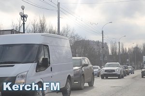 В Керчи около автовокзала затрудненно движение транспорта