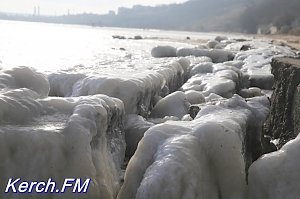 В Керчи водители грузовиков ждут очередь на переправу почти двое суток