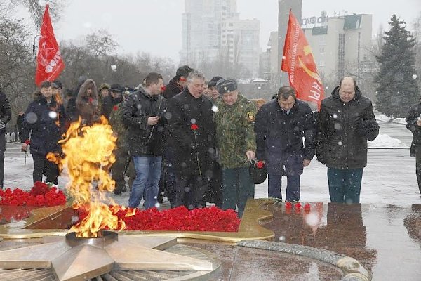 Народ и армия непобедимы! Акция воронежских коммунистов