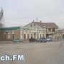 В Керчи на Шлагбаумской площади частично асфальтируют дорогу