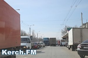 В центре Керчи образовались заторы