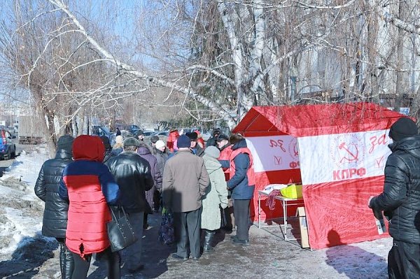 «России – новый курс и новое правительство!». Коммунисты Омска провели серию пикетов