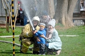 Мастер-классы и обеспечение пожарной безопасности: севастопольские спасатели приняли участие в фестивале «Плечом к плечу»