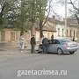 Фотофакт: В Симферополе иномарка въехала в столб