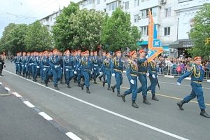 Спасатели приняли участие в параде Победы