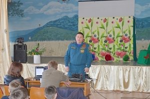 В преддверии летних каникул в севастопольских школах проводятся занятия по правилам пожарной безопасности