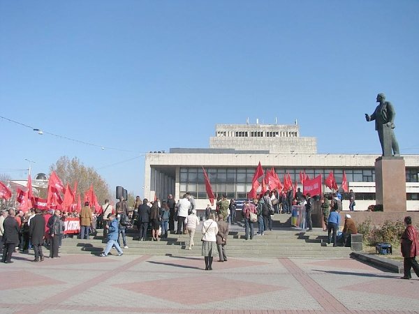 Руки прочь от памятника В.И. Ленину! Заявление Бюро Крымского рескома КПРФ