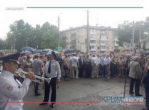 Памятная стела в честь юбилея военно-политического училища была открыта в Симферополе