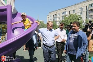 Новую безопасную детскую площадку открыли в Бахчисарае