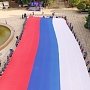 50-метровый российский флаг развернули на Историческом бульваре