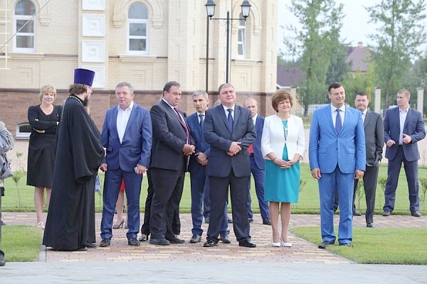 Орловская область. Губернатор-коммунист Вадим Потомский открыл новую гимназию в Вятском Посаде