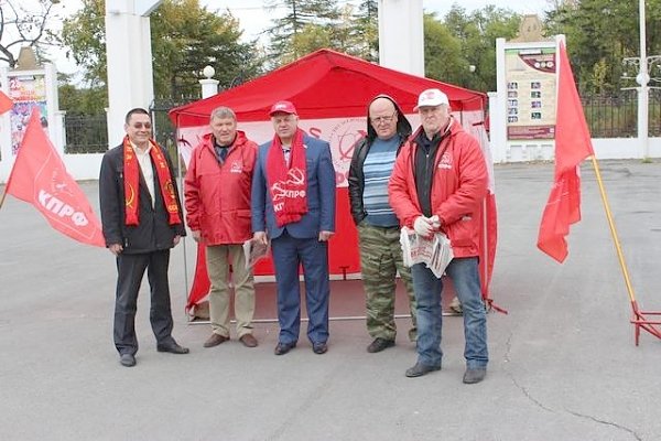 В Магадане прошёл агитационный пикет коммунистов