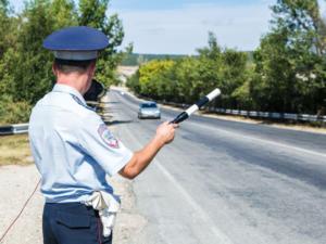 В Первомайском районе водителей проверяют на умение маневрировать