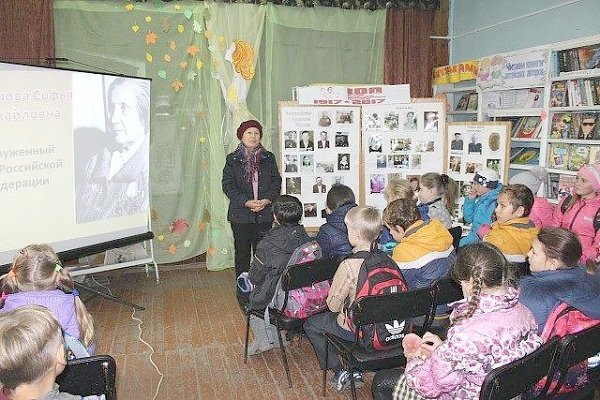 В Чарышском районе Алтайского края коммунист-педагог проводит тематические уроки по советскому периоду истории