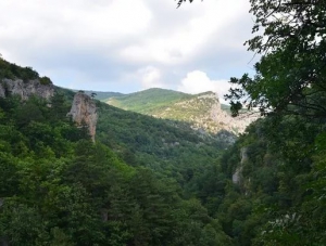 В Крыму эвакуировали группу заблудившихся в горах туристов