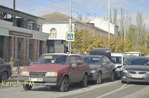 Напротив гостиницы «Керчь» произошла тройная авария