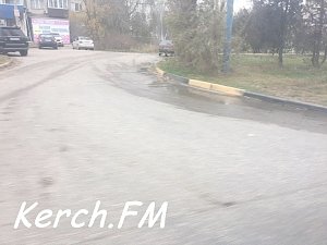 В Керчи на Камыш-Бурунском шоссе произошёл прорыв водовода