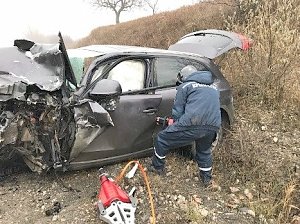 На Керченской трассе в «лобовом» столкновении иномарок пострадали два водителя