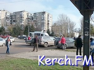 В Аршинцево столкнулись три авто и маршрутка, движение затруднено