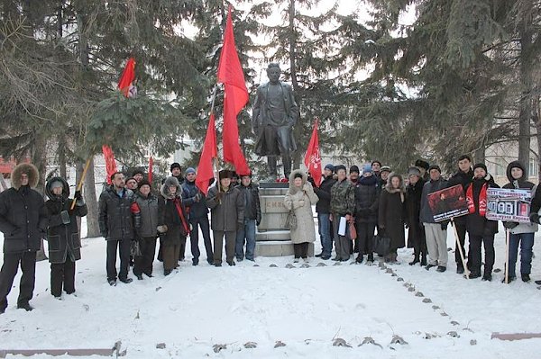 В день памяти Кирова новосибирские коммунисты вновь вышли на пикет