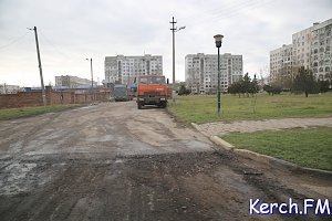 В Керчи на второй части Ворошилова начали снимать асфальт