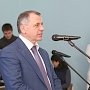 Владимир Константинов поздравил школьников с новогодними праздниками